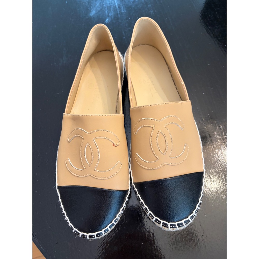 Chanel Espadrille Women 42 Beige Black Lambskin Leather Stitched CC Logo Flat